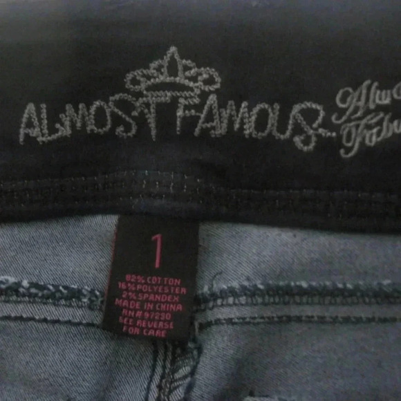 NWT ALMOST FAMOUS Dark Wash Skinny Jeans Size 1 - Picture 8 of 9
